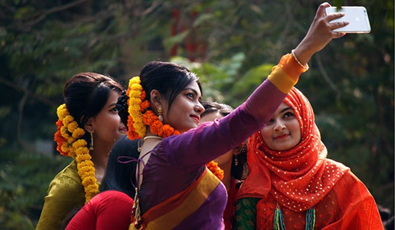 সেলফির জন্য সেরা স্মার্টফোন কোনটি? (ভিডিও)