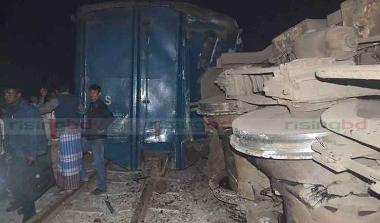 2 killed as train engine derails in Narsingdi