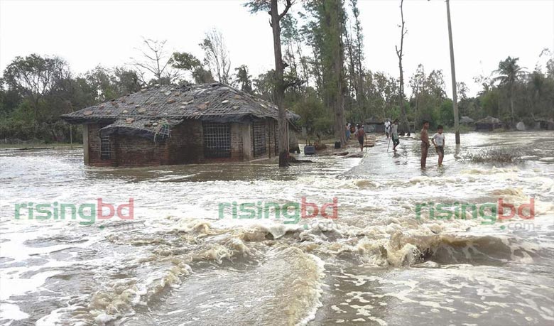 উপকূলে প্লাবন, ম্লান পানিবন্দি মানুষের ঈদের আনন্দ