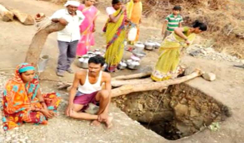 স্ত্রীর অপমান, একাই কুয়া খুঁড়লেন স্বামী