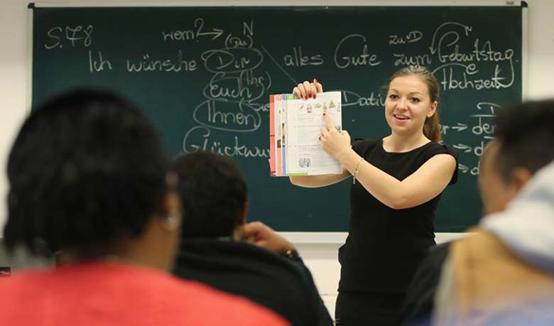 শরণার্থীদের যৌনশিক্ষা দিচ্ছে জার্মানি