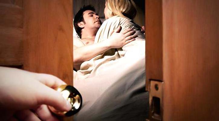 স্ত্রীর প্রেমিককে স্বামীর আবেগঘন চিঠি