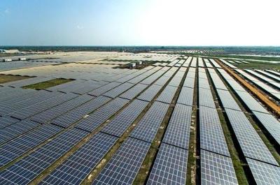 India unveils the world`s largest solar power plant