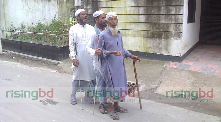 সড়ক ধরে সুরে সুরে ... 