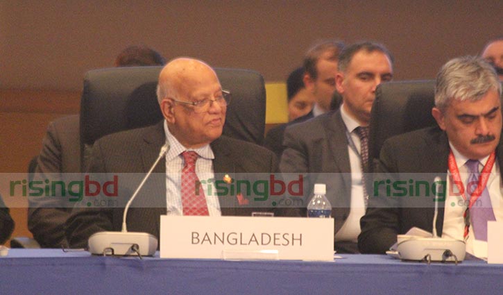‘Bangladesh sets example in reducing poverty’