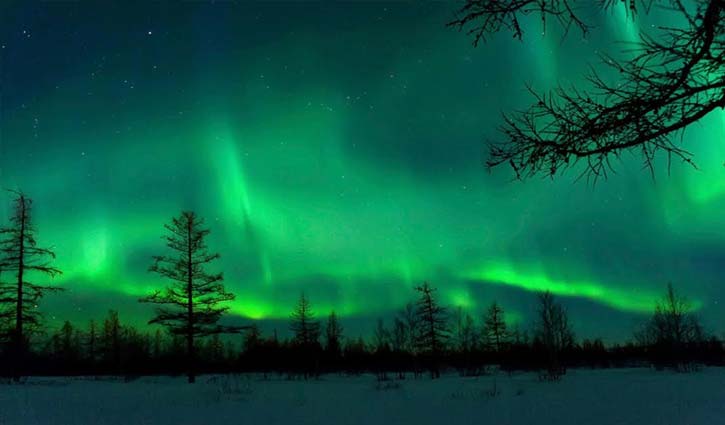 যে কারণে সবুজ হয়ে যায় রাতের আকাশ