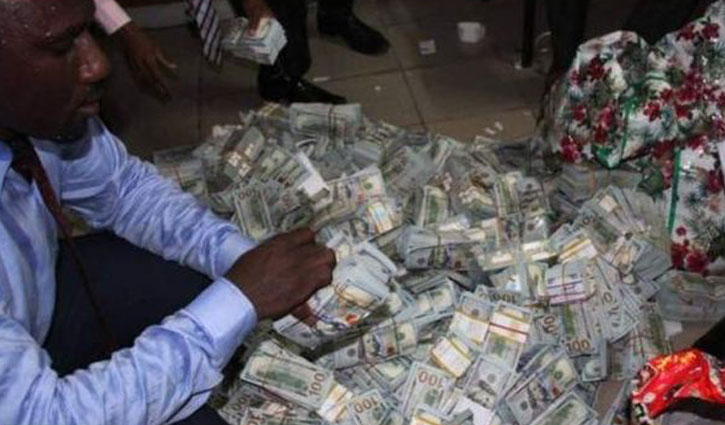 Nigeria suspends intel chief over $43 million cash stash