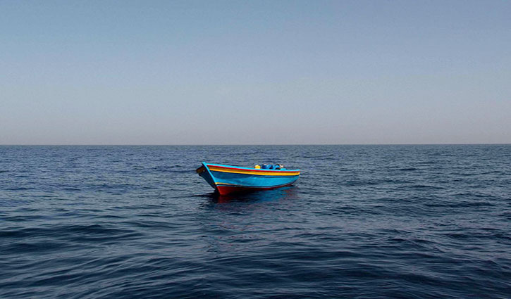 Nearly 100 missing after boat sinks off Libya