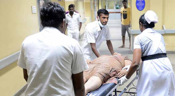 Massive dump landslide kills at least 10 in Sri Lanka
