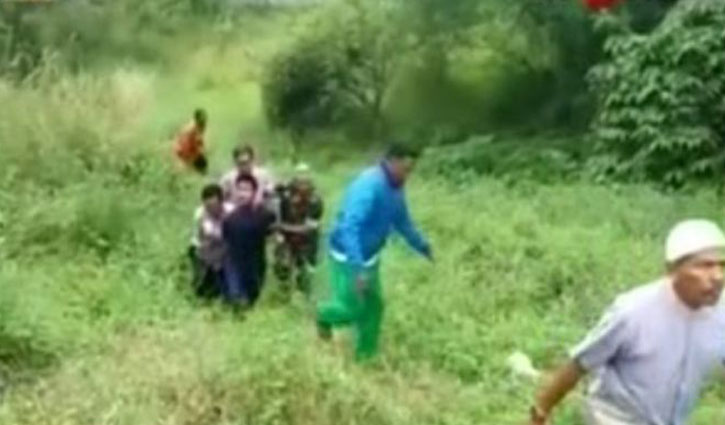 Hundreds of prisoners escape from Indonesia jail