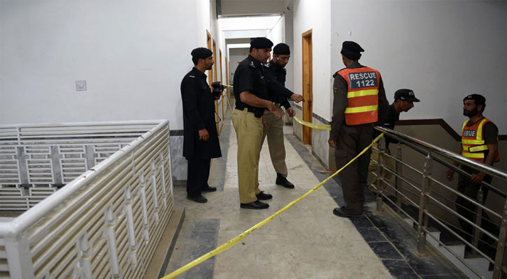 Pakistani mob beats liberal student to death