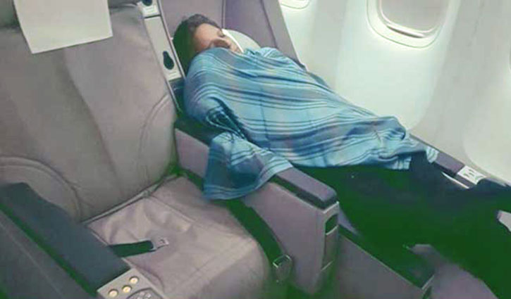 Pilot sleeps during international flight