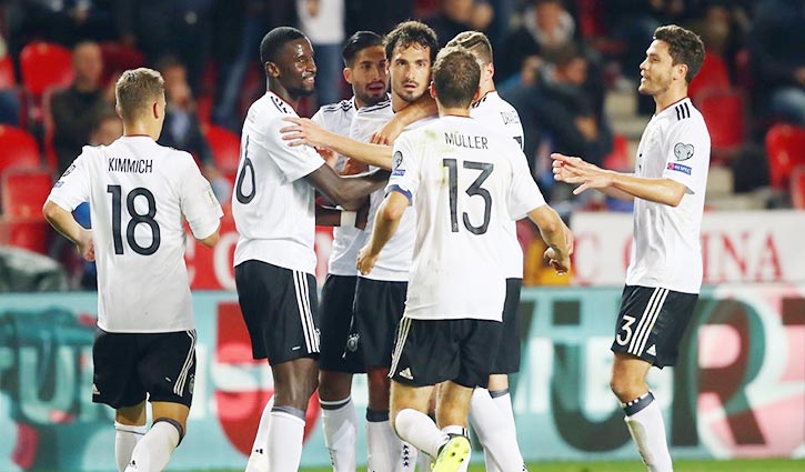 Bayern trio help Germany to 2-1 win over Czech Republic