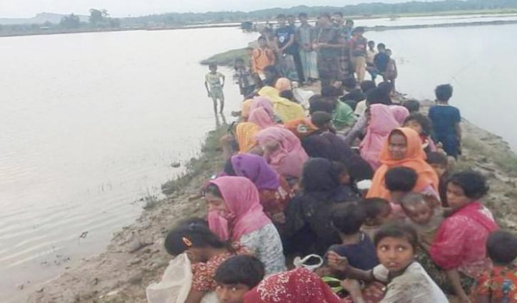 Bullet-hit Rohingyas heading towards Chittagong