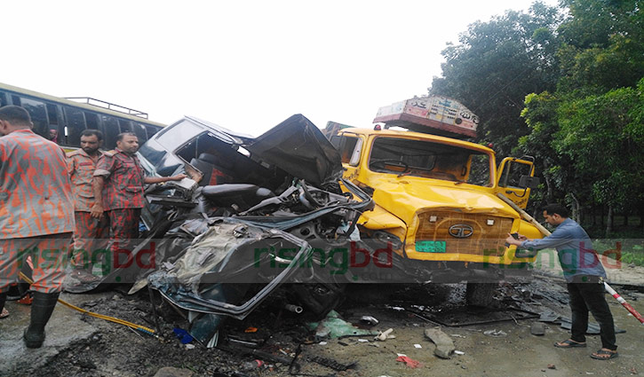 Truck- microbus collision kills 9 in Tangail