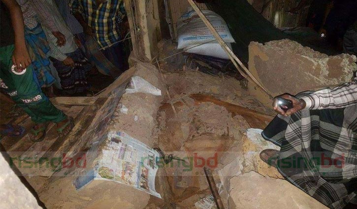 Moulvibazar mud wall collapse kills one