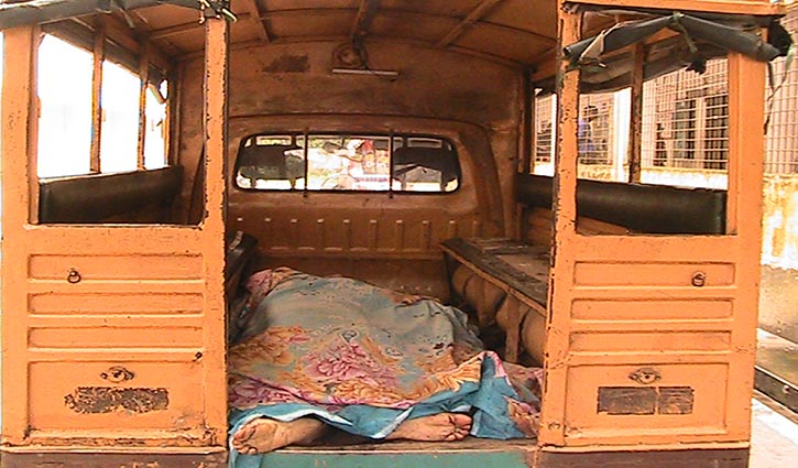 Father-son among 4 killed in Laxmipur road crash