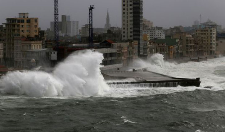 Irma hits Florida, 63 lakh people removed
