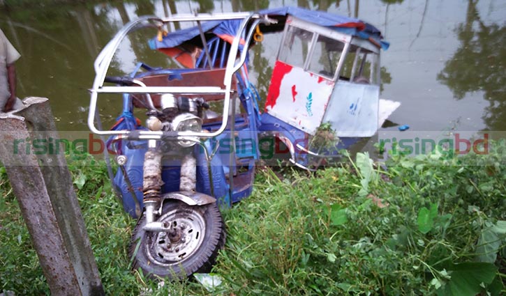 7 killed as train hits auto-rickshaw in Jamalpur