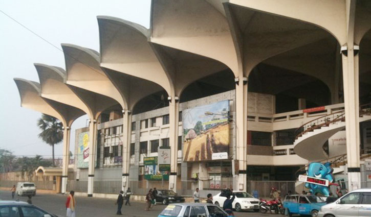 18 held at Kamalapur station