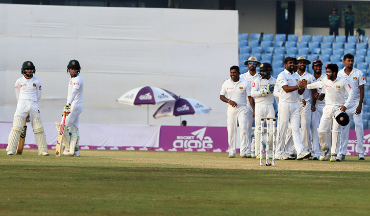 Late strike jolt Bangladesh's 2nd innings in 1st Test