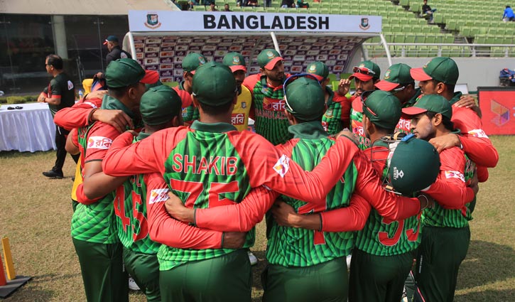 Bangladesh need 222 to clinch maiden title
