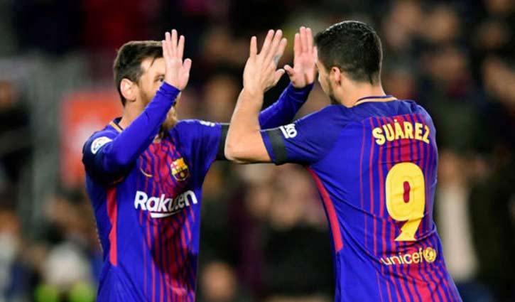 Suárez, Paulinho score twice as Barcelona thrash La Coruña
