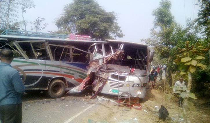 দুই বাসের মুখোমুখি সংঘর্ষে হেলপারসহ নিহত ২