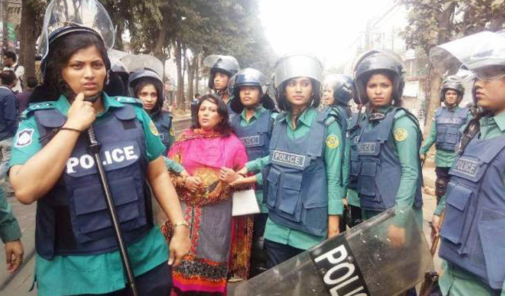 Police-BNP clash in Ctg: 25 injured, 20 held