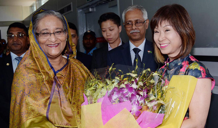 PM accorded warm reception in Singapore