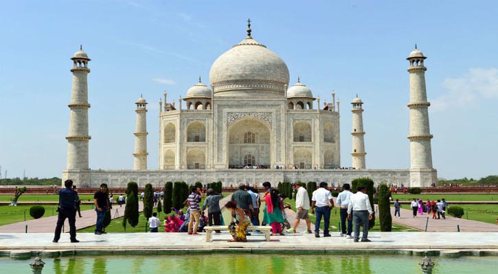 Bangladeshi tourists boom in India