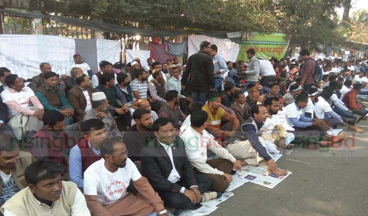 Five teachers on hunger strike hospitalized