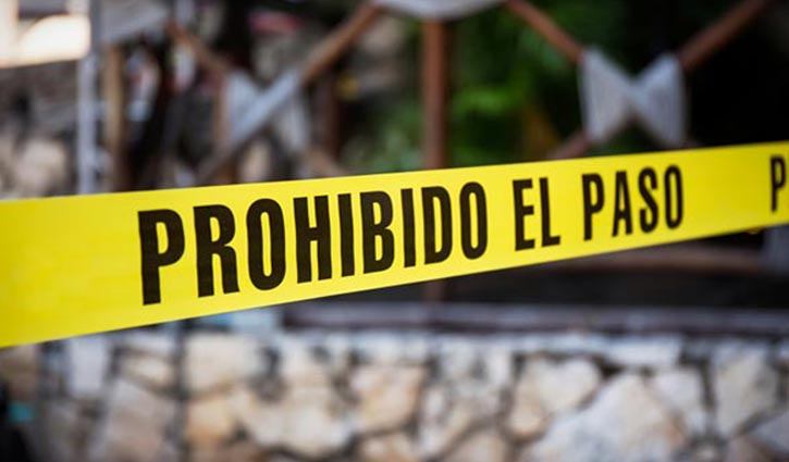11 dead after gun battle erupts outside Mexican resort