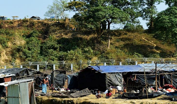 Myanmar orders Rohingya to leave no man's land
