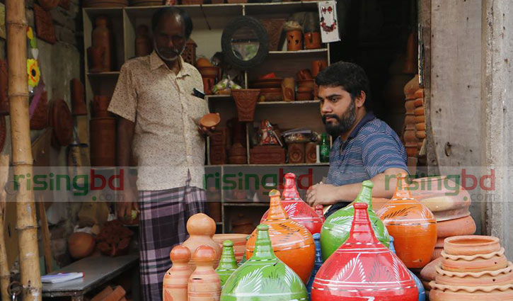 তৈজসপত্রের ব্যবসা করে শ্রমিক থেকে লাখপতি
