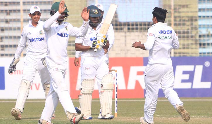 তাইজুলের ৫ উইকেটের পর রাজশাহীর দারুণ সূচনা তাইজুলের ৫ উইকেটের পর রাজশাহীর দারুণ সূচনা