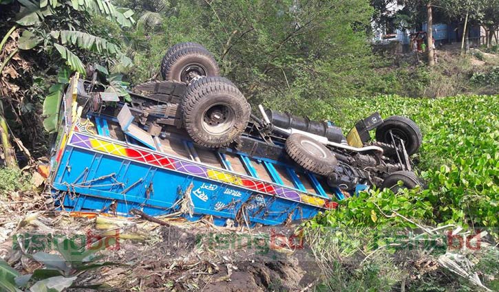 রাজশাহীতে সড়ক দুর্ঘটনায় নিহত ৪ রাজশাহীতে সড়ক দুর্ঘটনায় নিহত ৪