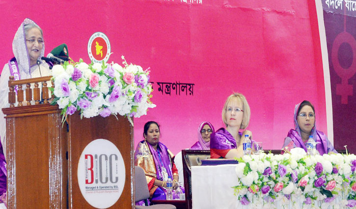 PM asks women to move with self-confidence
