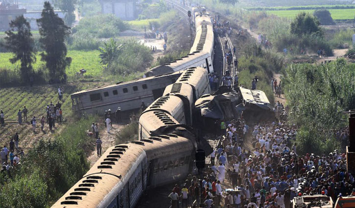 Train collision kills 15 in Egypt