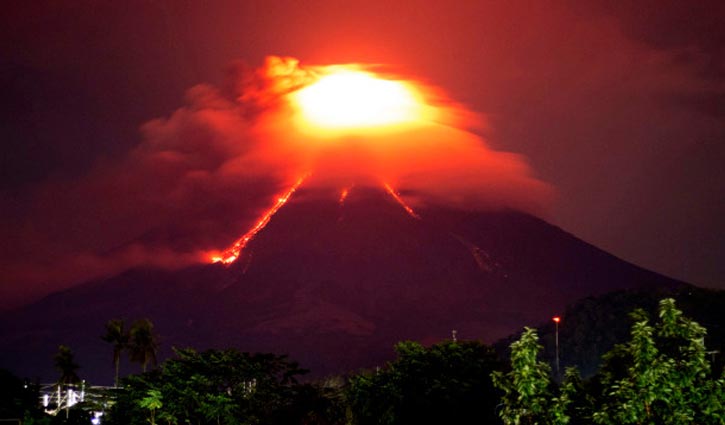 Philippine volcano spews fountains of lava, big ash plumes