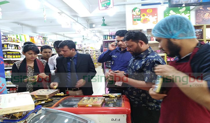 স্বপ্ন সুপার শপের চকোলেটে পোকা, ম্যানেজারসহ আটক ২