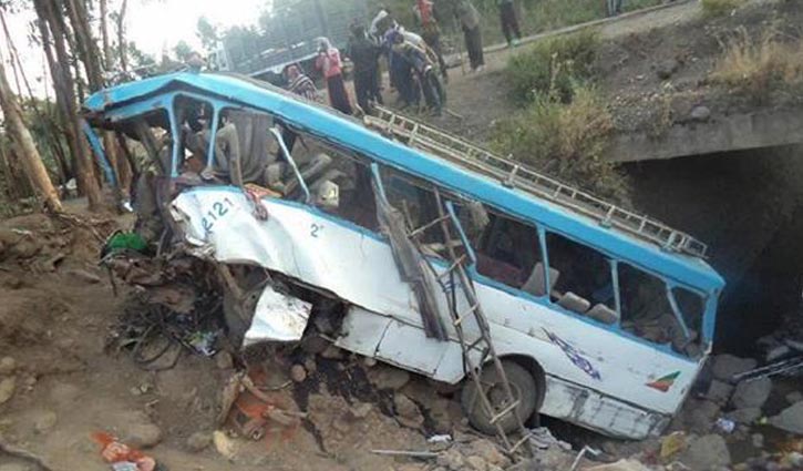 38 killed as bus plunges into ditch