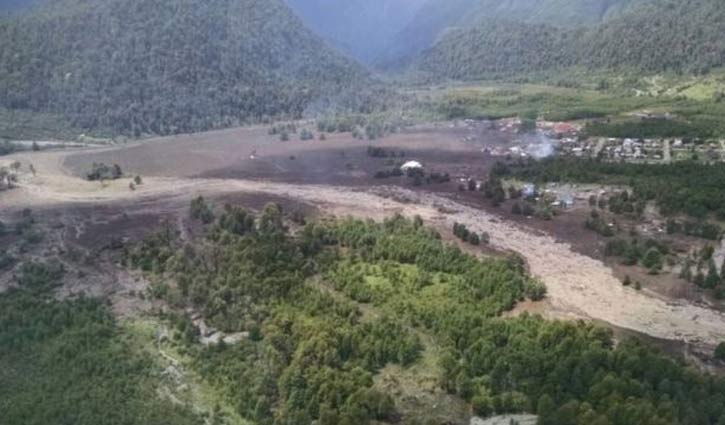Landslide destroys village in Chile