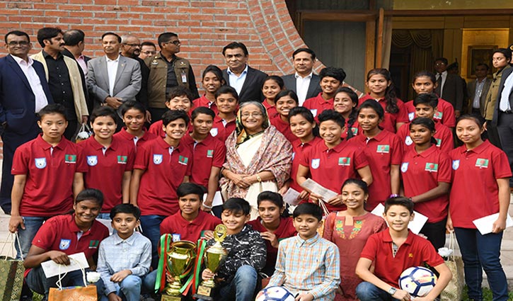 PM accords reception to U-15 Women Football Team