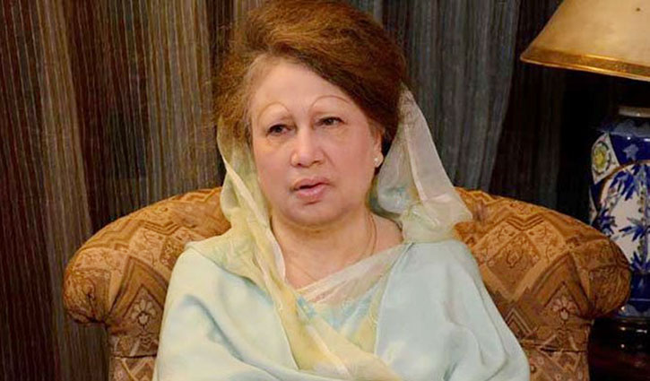 Rezzak-Moudud at jail gate to meet Khaleda