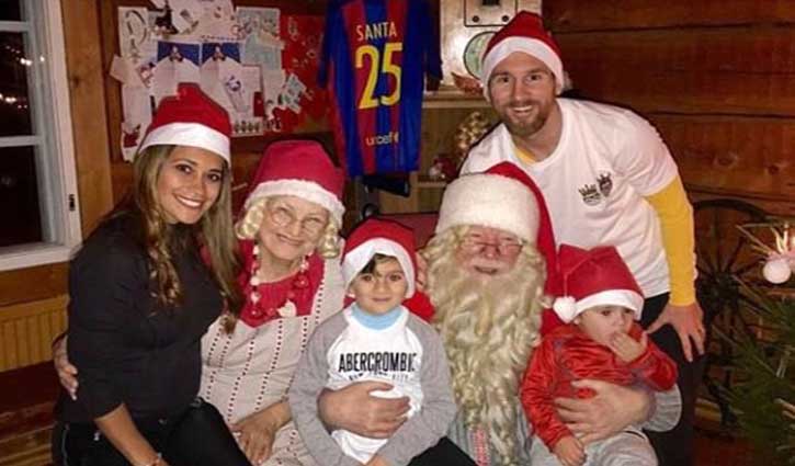 Messi takes kids to meet Santa to cap a good weekend