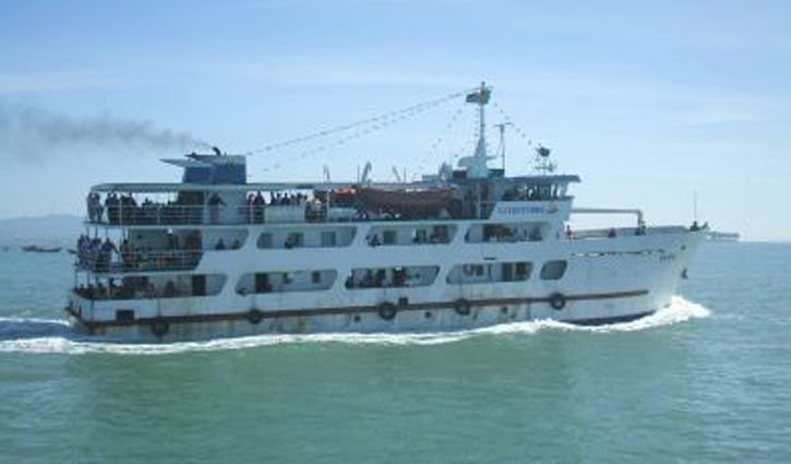 Ship with 300 tourists stuck in river as engine goes out of order