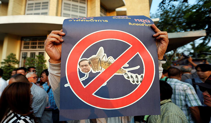 Thai protesters urge military rulers to give up power