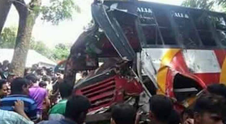 2 killed as bus hits tree in Comilla