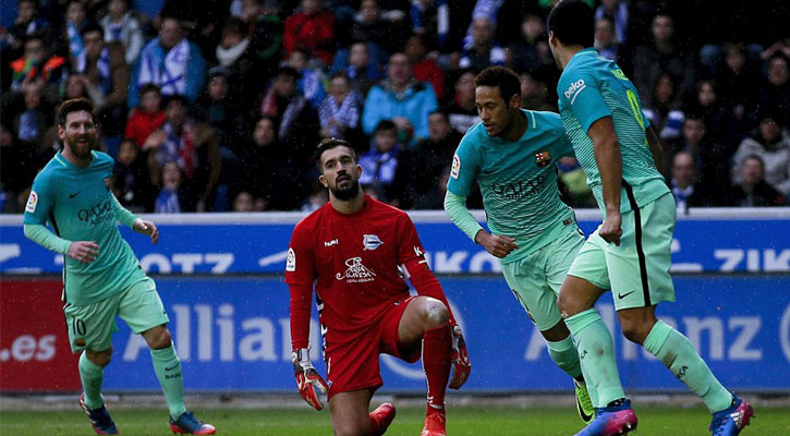 Suárez double helps rampant Barcelona to easy victory